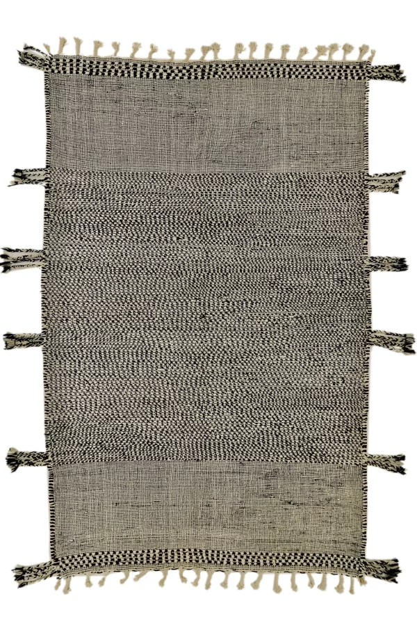Roja Berber Kelim in schwarz - weiß handgewebt. Aufgesetzt mit mehreren Kordeln. Berber Teppiche, Hamburg, Middleway Gallery, Online Shop
