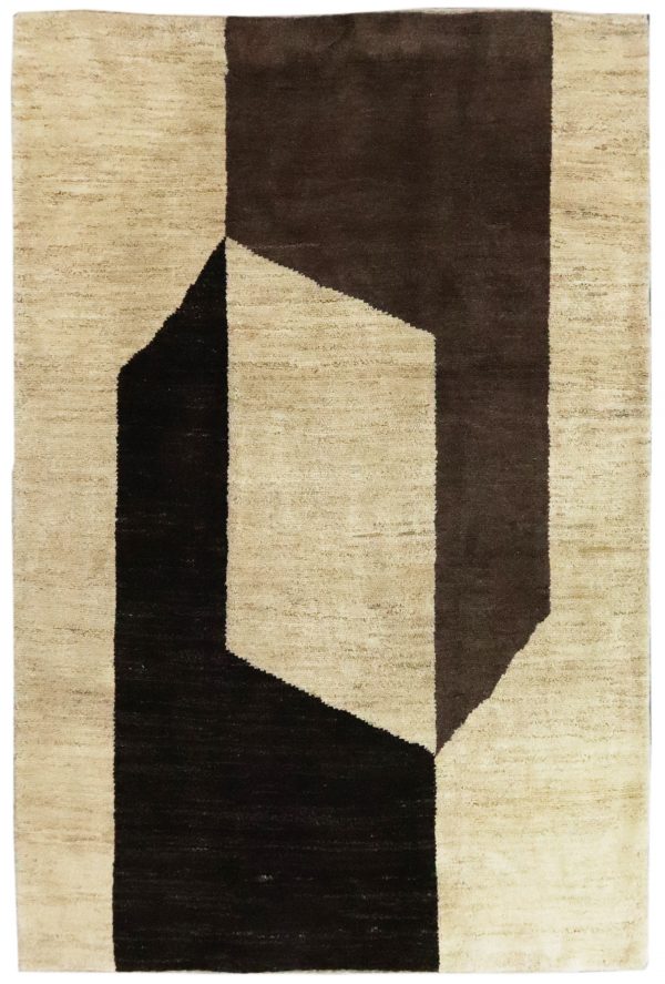 unser handgeknüpfte Clic Gabbeh-Teppich mit einem faszinierenden abstrakten Muster in sanftem Creme und warmem Mocca Braun. Middleway Gallery, Online Shop, Hamburg