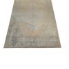 Haze Teppich in sanften Beige- und Grautönen mit nebelartigem Verlauf. Erhältlich in Hamburg Middleway Gallery und im Onlineshop.
