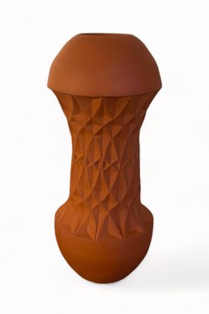 Imagination Vase. Diese in der Raku-Technik handgefertigte Keramikvase weist eine Form auf, die an die beeindruckende Architektur des Nahen Ostens erinnert. Erhältlich in Hamburg Middleway Gallery und im Onlineshop