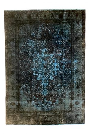 Vintage Teppich Ink – handgefertigt mit kunstvoll verblasstem Muster in tiefem Schwarzblau für einen eleganten, zeitlosen Look. Erhältlich in Hamburg Middleway Gallery und im Onlineshop.