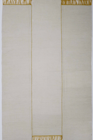 Japandi Yellow Kelim, Handgewebter Kelim aus handgesponnener Wolle, zusammengesetzt aus vier Bahnen. Farben: Creme und Gelb. Erhältlich in Hamburg Middleway Gallery und im Onlineshop.