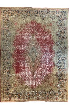 Handgefertigter Kirman Naru Vintage Teppich aus Wolle in Rot und Beige mit floralen Ornamenten und zentralem Medaillon.Erhältlich in Hamburg Middleway Gallery und im Onlineshop.