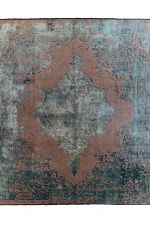 Handgefertigter Moj Teppich aus Wolle und Kunstseide mit Vintage-Ornament in Dunkelgrün und Aschbraun. Erhältlich in Hamburg Middleway Gallery und im Onlineshop.