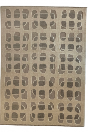 Nav Tile Teppich, handgefertigt aus reiner Wolle, in Creme mit grauen Akzenten und modernem, geometrischem Muster. Erhältlich in Hamburg Middleway Gallery und im Onlineshop.