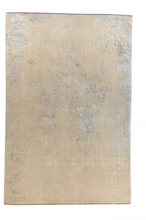 andgefertigter Teppich Noor Glow aus Wolle und Kunstseide in eleganten Creme- und Silbertönen mit dezent schimmerndem, modernem Design. Ideal für luxuriöse Wohnräume.
