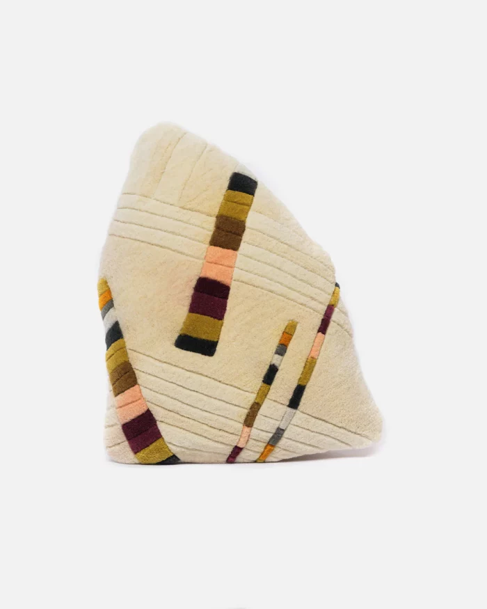 The pillows are handmade, and each individual pillow is a piece of unique craftsmanship. Erhältlich in Hamburg Middleway Gallery & im Online Shop
