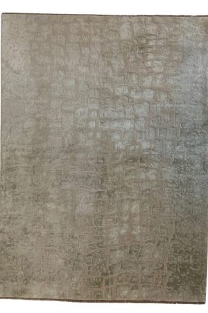 Shade Del Teppich, handgefertigt aus Wolle und Kunstseide in Creme mit zartem Pastellgrün. Erhältlich in Hamburg Middleway Gallery und im Onlineshop.