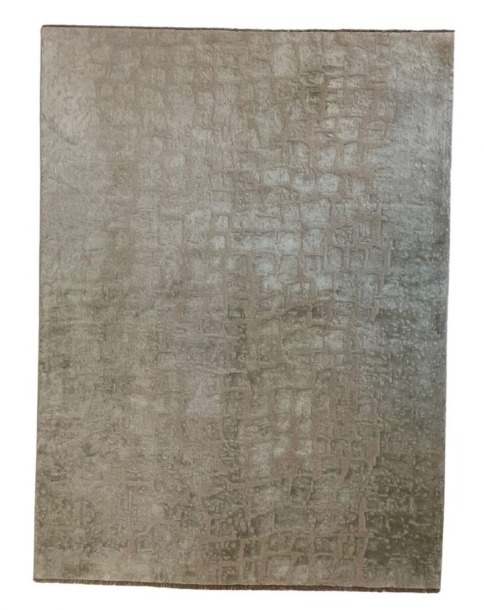 Shade Del Teppich, handgefertigt aus Wolle und Kunstseide in Creme mit zartem Pastellgrün. Erhältlich in Hamburg Middleway Gallery und im Onlineshop.