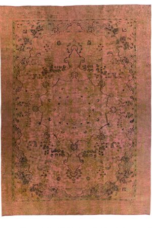 Vintage Rug Sirocco – handgefertigter Wollteppich im rosa Terracotta Vintage-Look mit ornamentalen Mustern. Erhältlich in Hamburg MIDDLEWAY GALLERY und im Onlineshop.