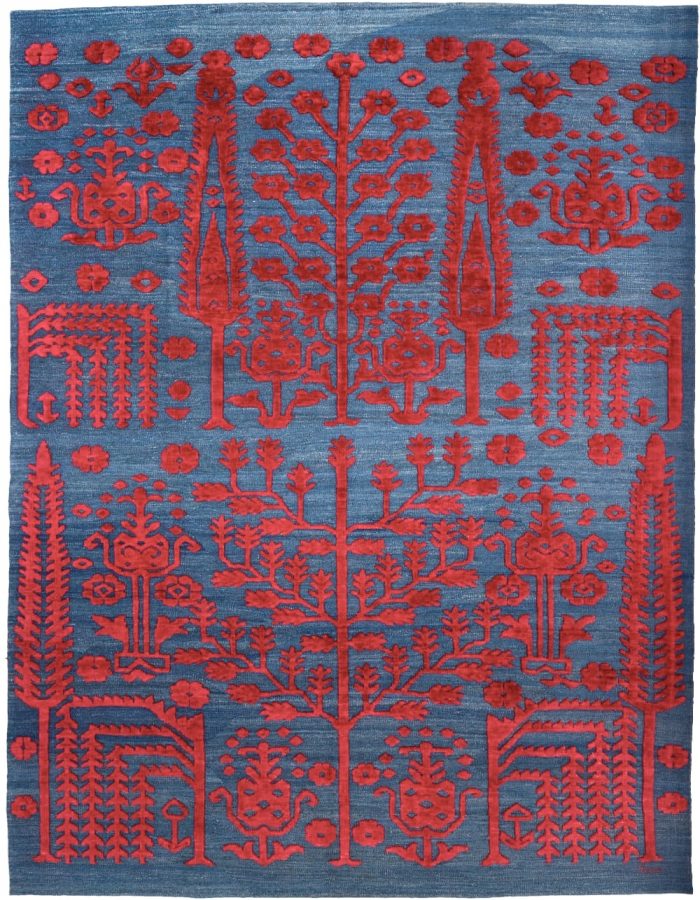 Handgewebter Zohra - Kelim mit erhabenen floralen Motiven in sattem Rot auf blauen Hintergrund.Erhältlich im Onlineshop de Middleway Gallery in Hamburg